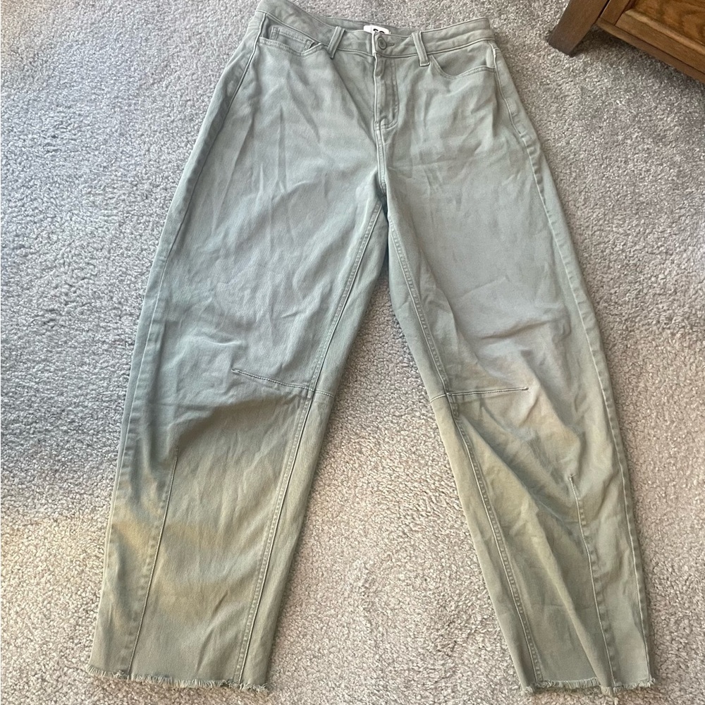 SO Juniors Light Green Cropped Pants